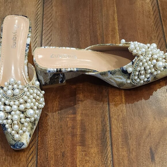 Women's Pointed Toe Kitten Heels Mules Sandals Slip On Pearls Decor Backless NIB - Picture 2 of 9